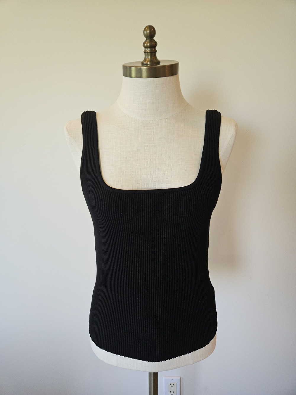 Aritzia Babaton NWT Sculpt Knit Black Ribbed Tank Top
